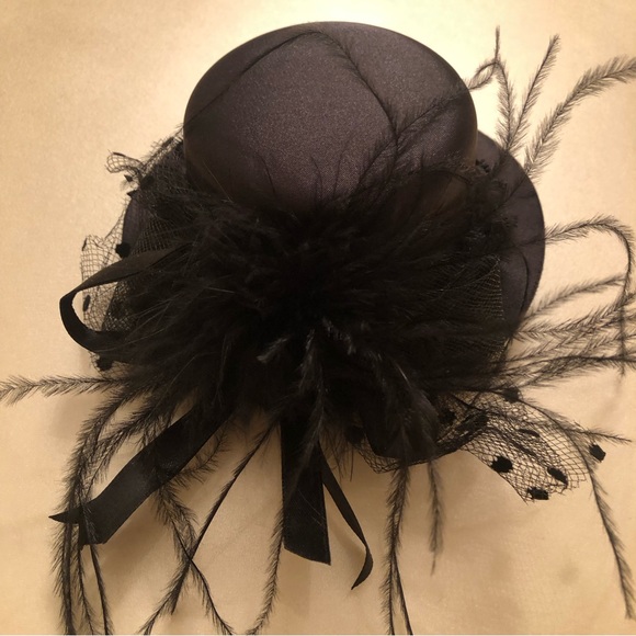 Gothic Vampira Costume - XL - Picture 13 of 16